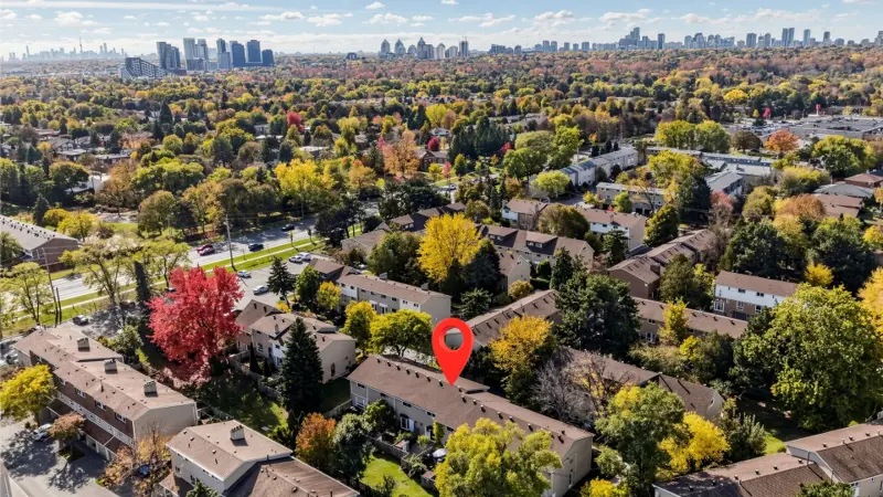 Aerial view of the neighbourhood around 404-15 Liszt Gate, North York